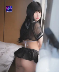 Read more about the article Hizzy A Rising Female Influencer in Brazil Hot51