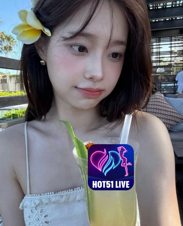 Alice Wallace HOT51LIVE