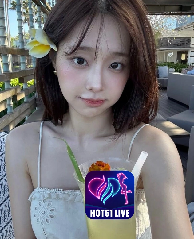 Alice Wallace HOT51LIVE