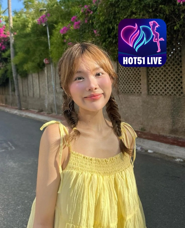 Caroline Whitlock Hot51LIVE