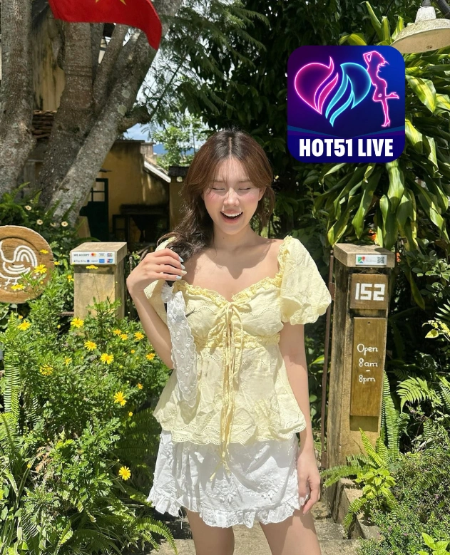 Caroline Whitlock Hot51LIVE