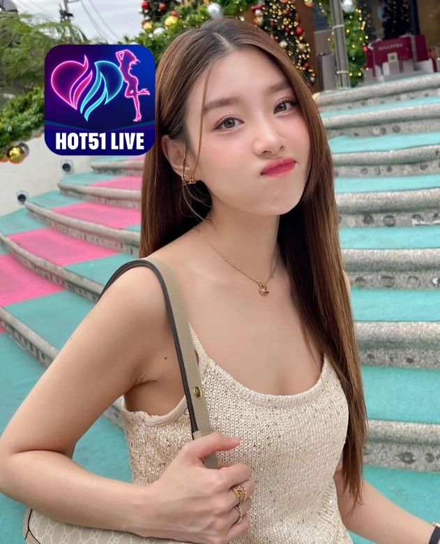 Charlotte Bennett HOT51LIVE