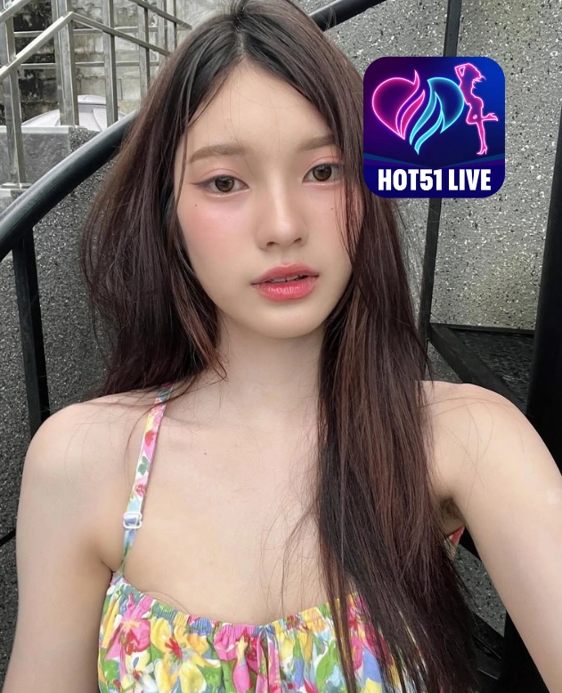 Charlotte Bennett HOT51LIVE