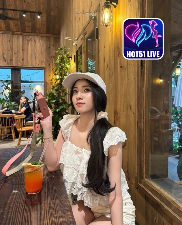 Emilia Foster-HOT51 LIVE