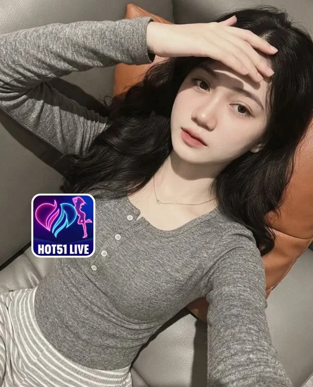 Isabela Martins-HOT51 Live