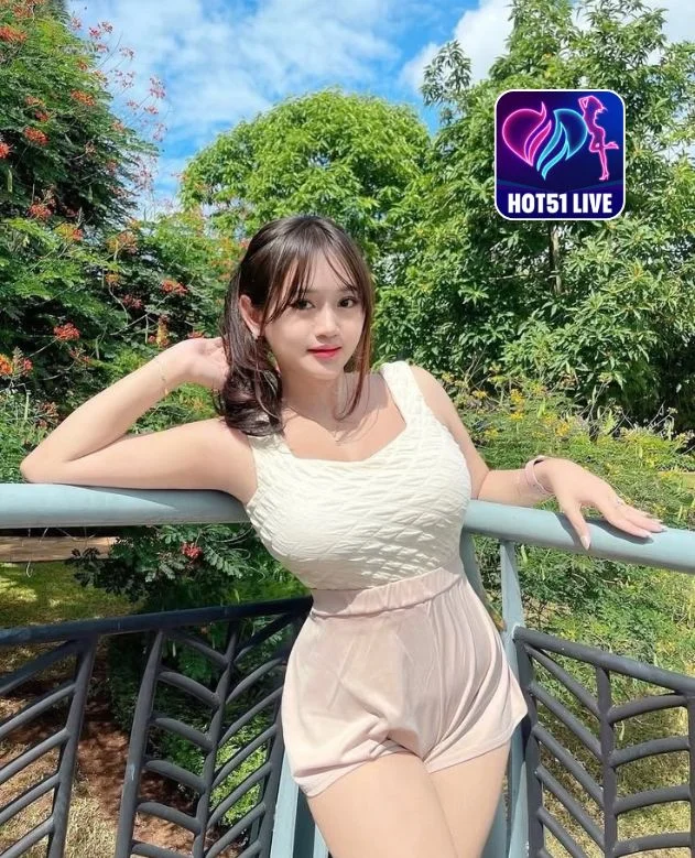 Rachel Reynolds-Hot51